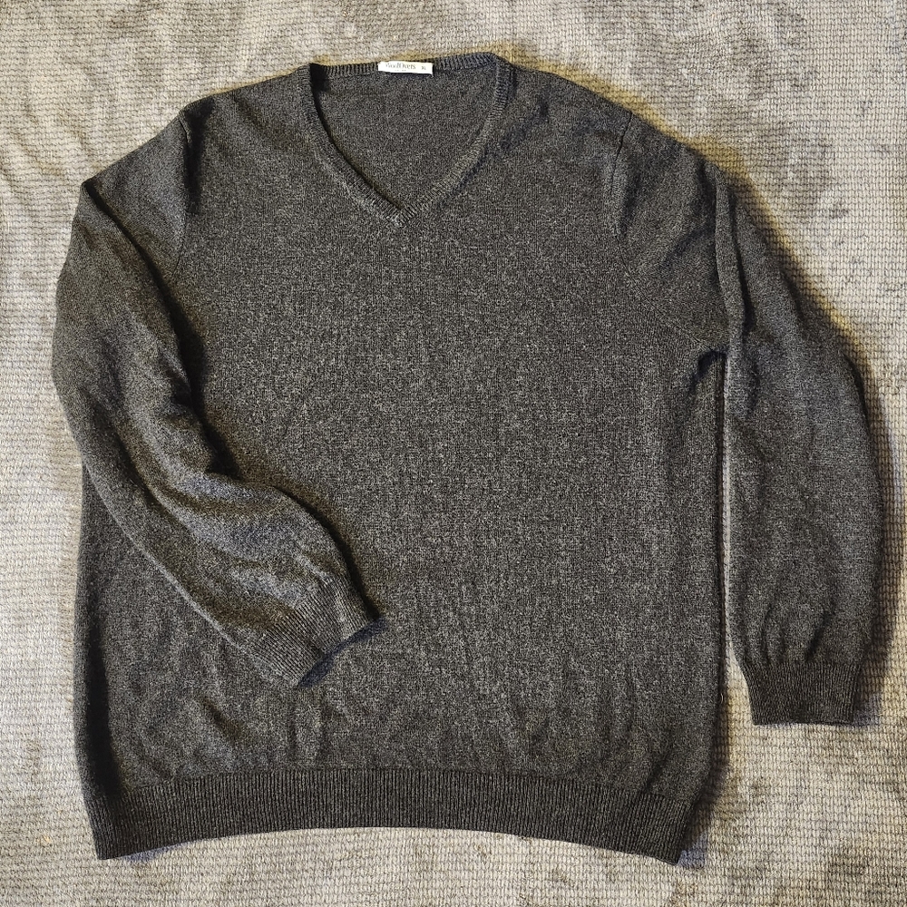 WoolOver Extra Fine Merino Wool V-neck Sweater Dark Heather Gray